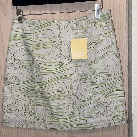 Charlie Holiday Green Swirl Pricilla White Lined Mini Skirt with Pockets Size 6 - Picture 1 of 12